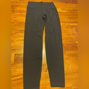 Old navy Size medium athletic leggings.4 pairs of the same leggings